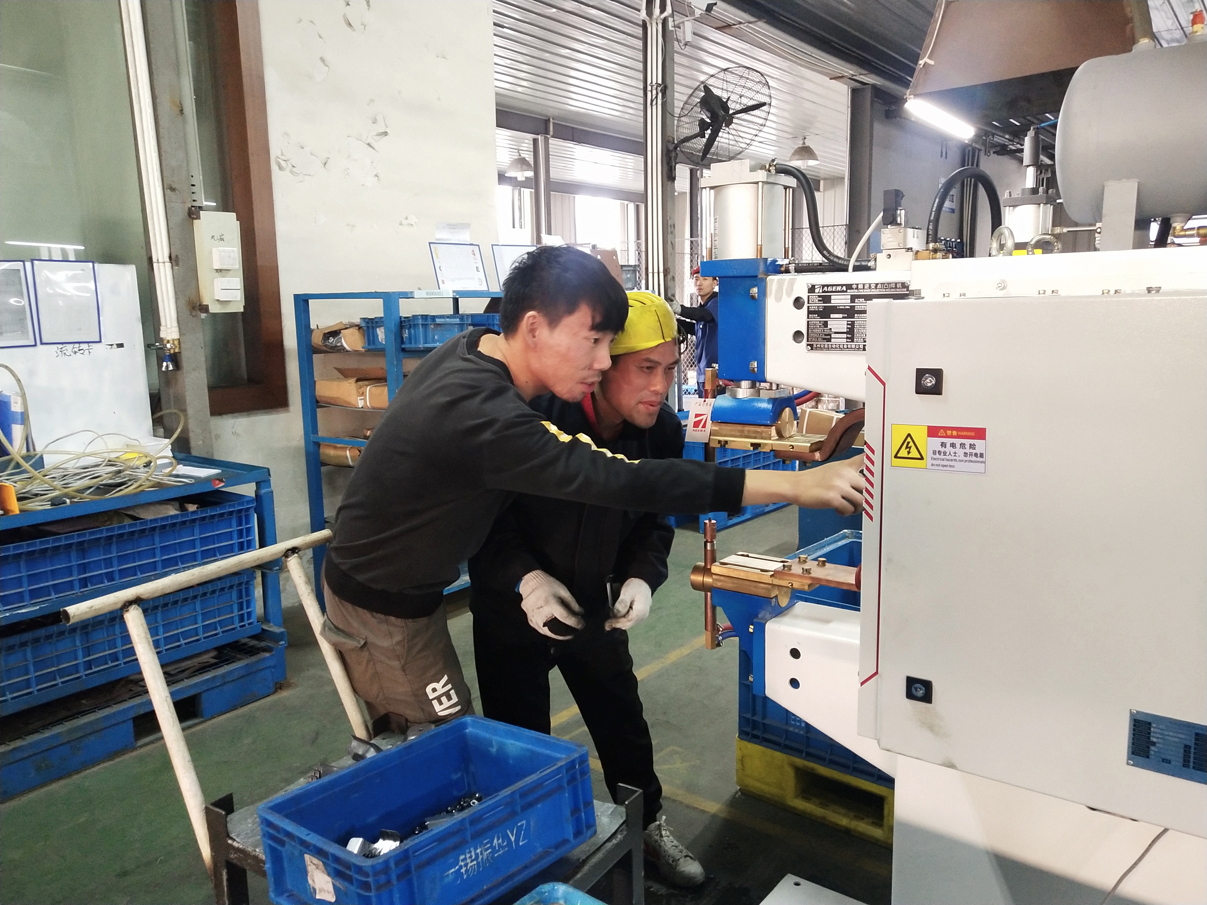 安嘉售后工程師給客戶現場培訓 安嘉售后工程師給客戶現場培訓