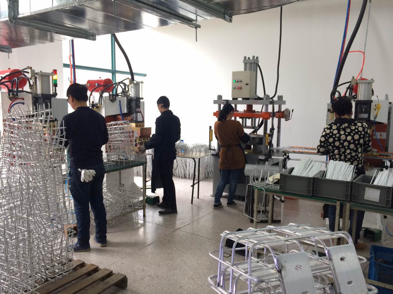 安嘉鋁車籃點焊機客戶現(xiàn)場案例 安嘉鋁車籃點焊機客戶現(xiàn)場案例