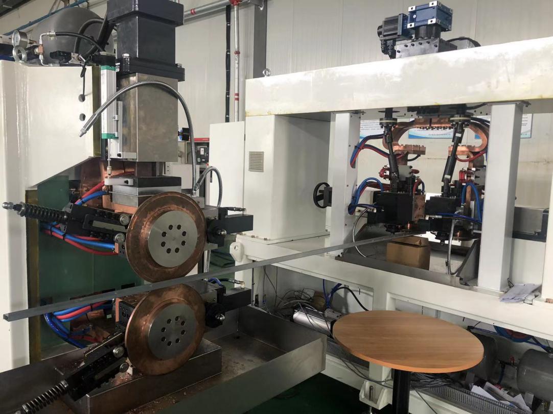 太陽能支架龍門縫焊機(jī) 太陽能支架龍門縫焊機(jī)